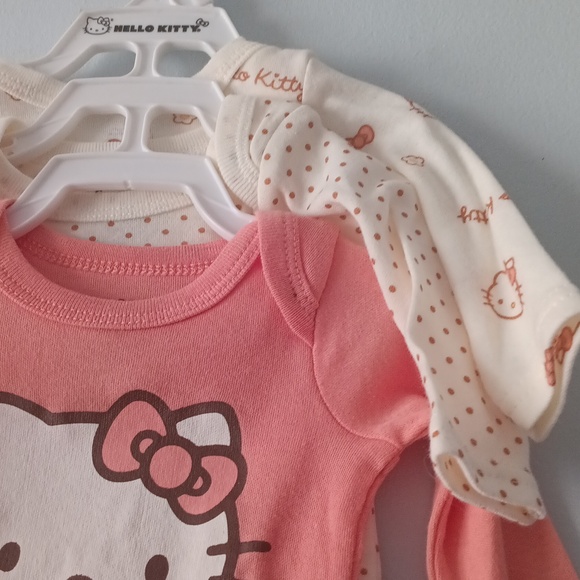 Hello Kitty Newborn 3-Piece Baby Set NWT - Picture 4 of 6
